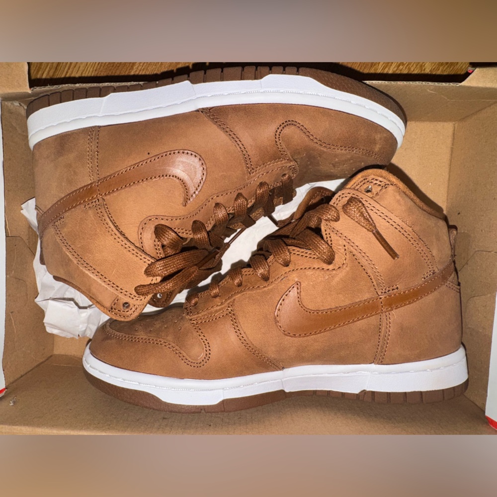 Nike Pecan/Pecan White High-Top Dunks
